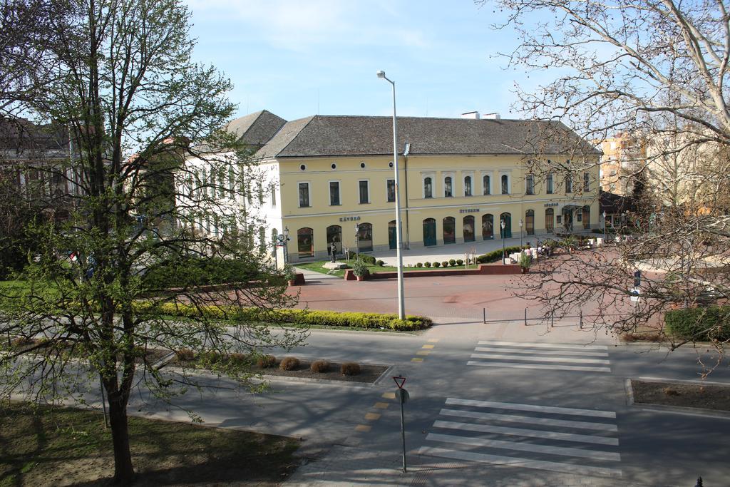 Main Square Apartment Makó Exterior foto